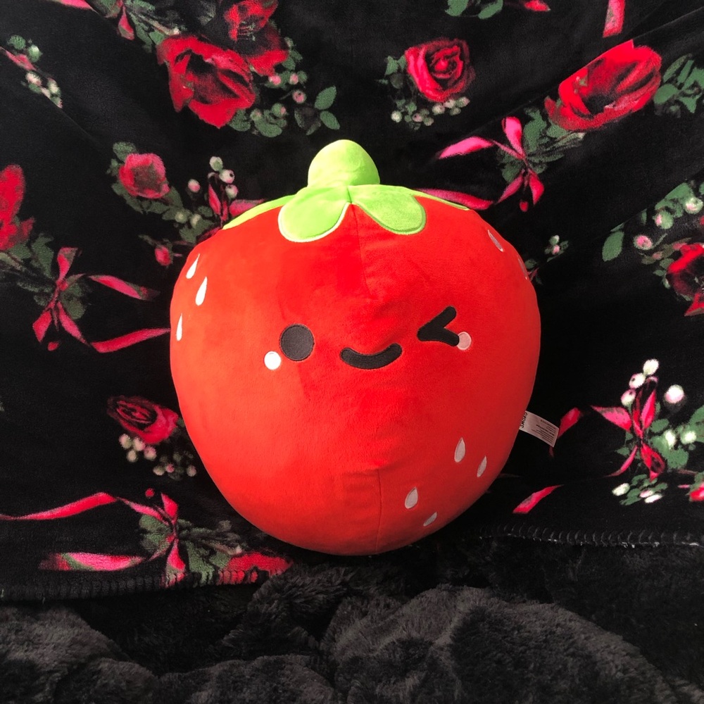 Smoko Strawberry Squishmallow